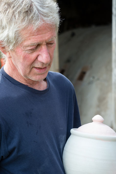 Svend Bayer loading his small kiln 2016